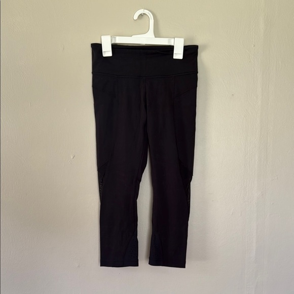 Lululemon Black Cropped laser cut Leggings 4 - Picture 1 of 7